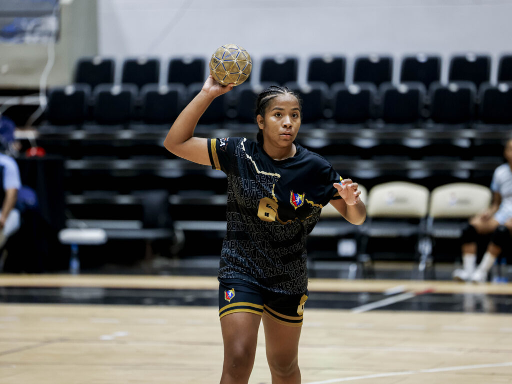 Venezuela jugando la versión Sub 18 del IHF Trophy Femenino